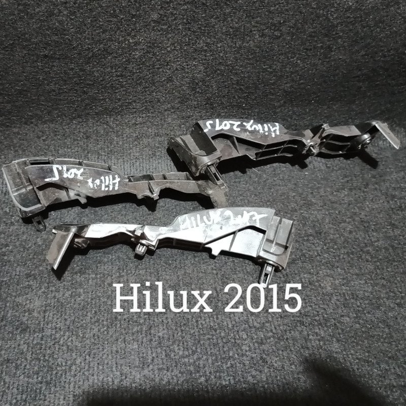 Soporte de Envolvente Hilux 15 LH
