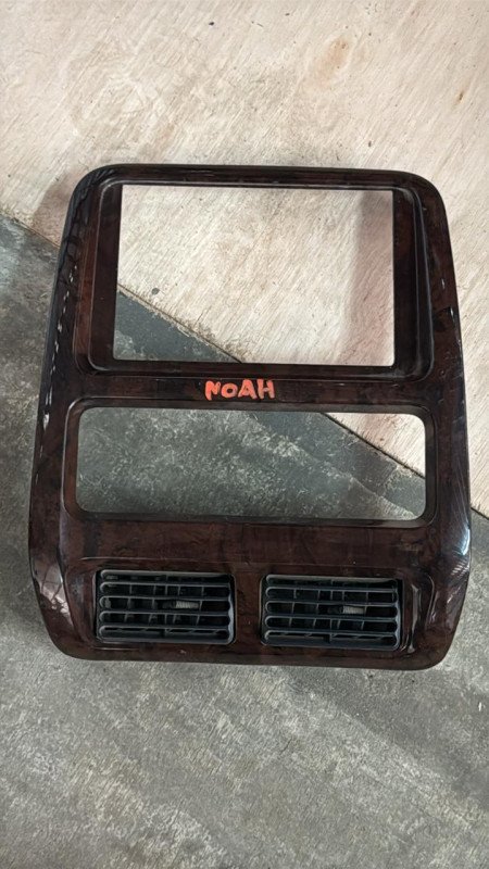 Moldura de Toyota Noah 