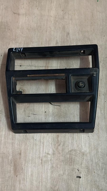 Moldura de Nissan LBY 