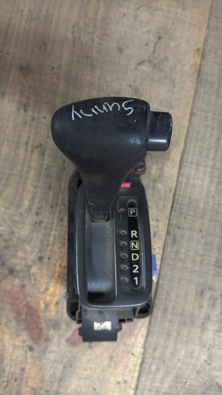 Palanca de cambio automatica Nissan Sunny