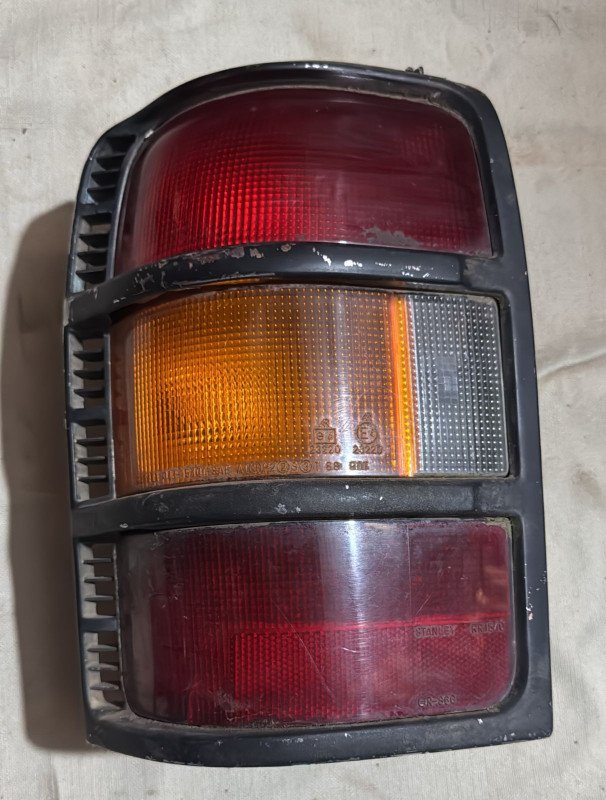Faro Trasero Mitsubishi Pajero Jr  LH 