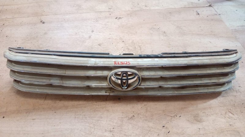 Parrilla frontal Toyota Regius