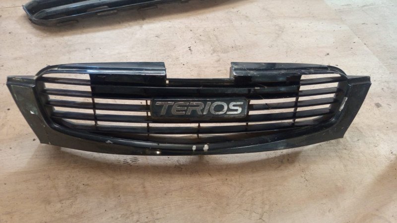 Parrilla frontal Toyota Terios