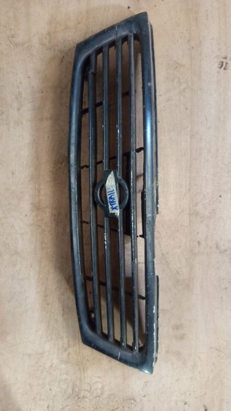 Parrilla frontal Nissan X-trail