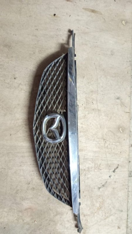 Parrilla frontal Mazda Premacy