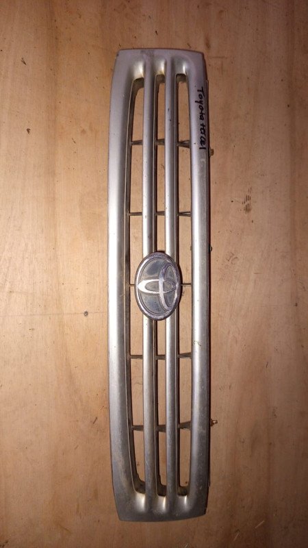 Parrilla frontal Toyota Tercel