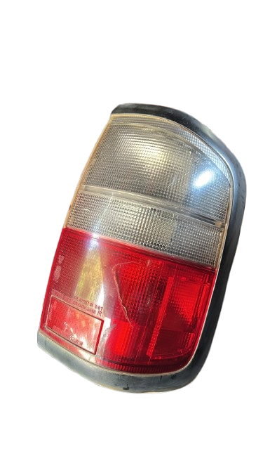 Faro Trasero Nissan Regulus RH (usado)
